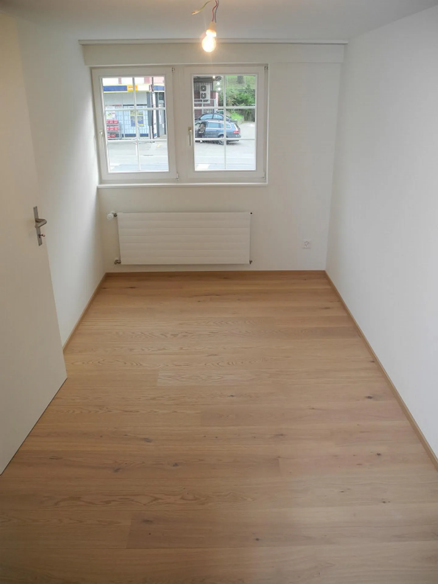 Appartamento moderno con 4 camere vicino alla riva del lago - Foto 7 di 9