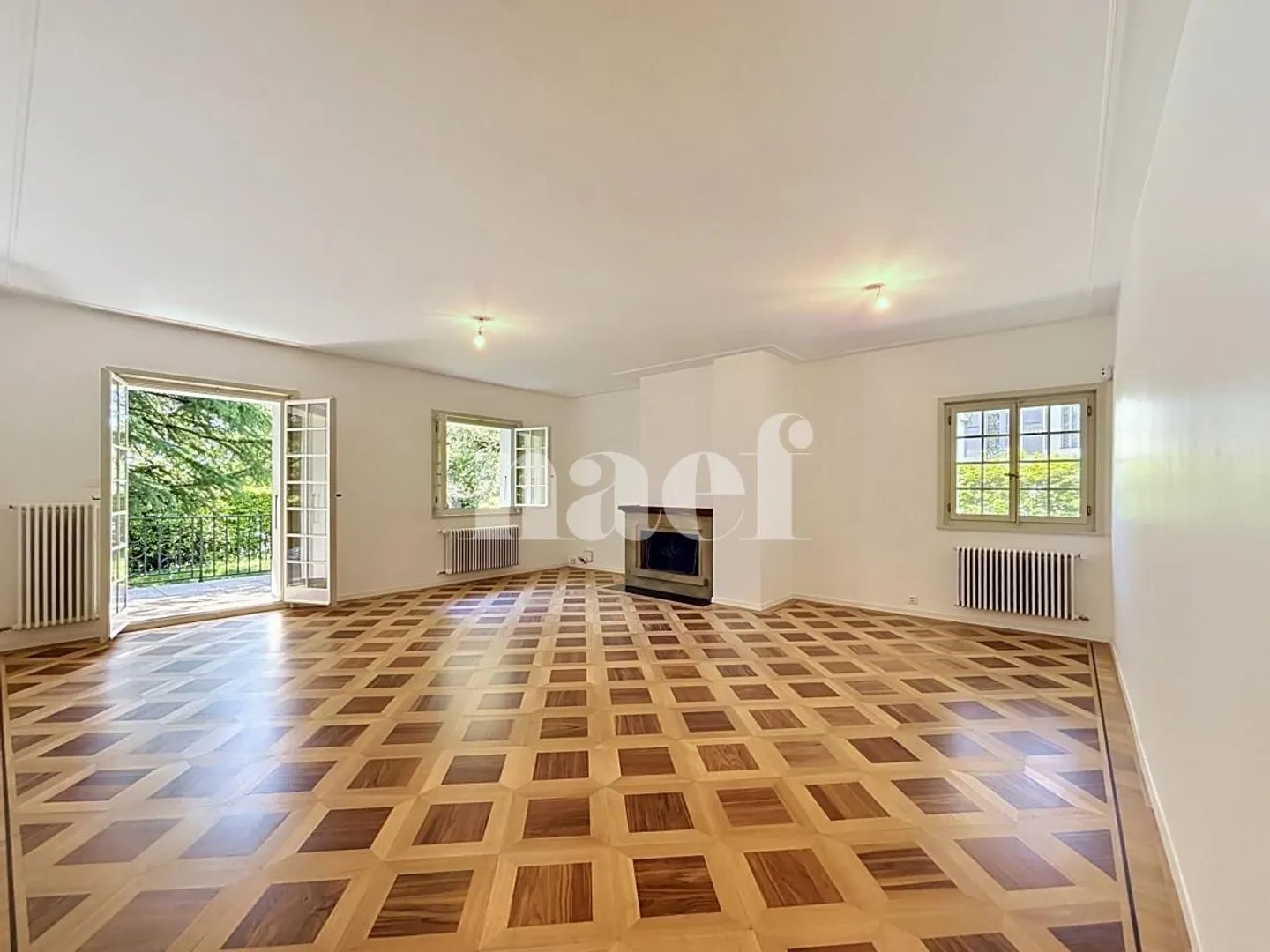 Beautifully Renovated Villa - Photo 4 of 13
