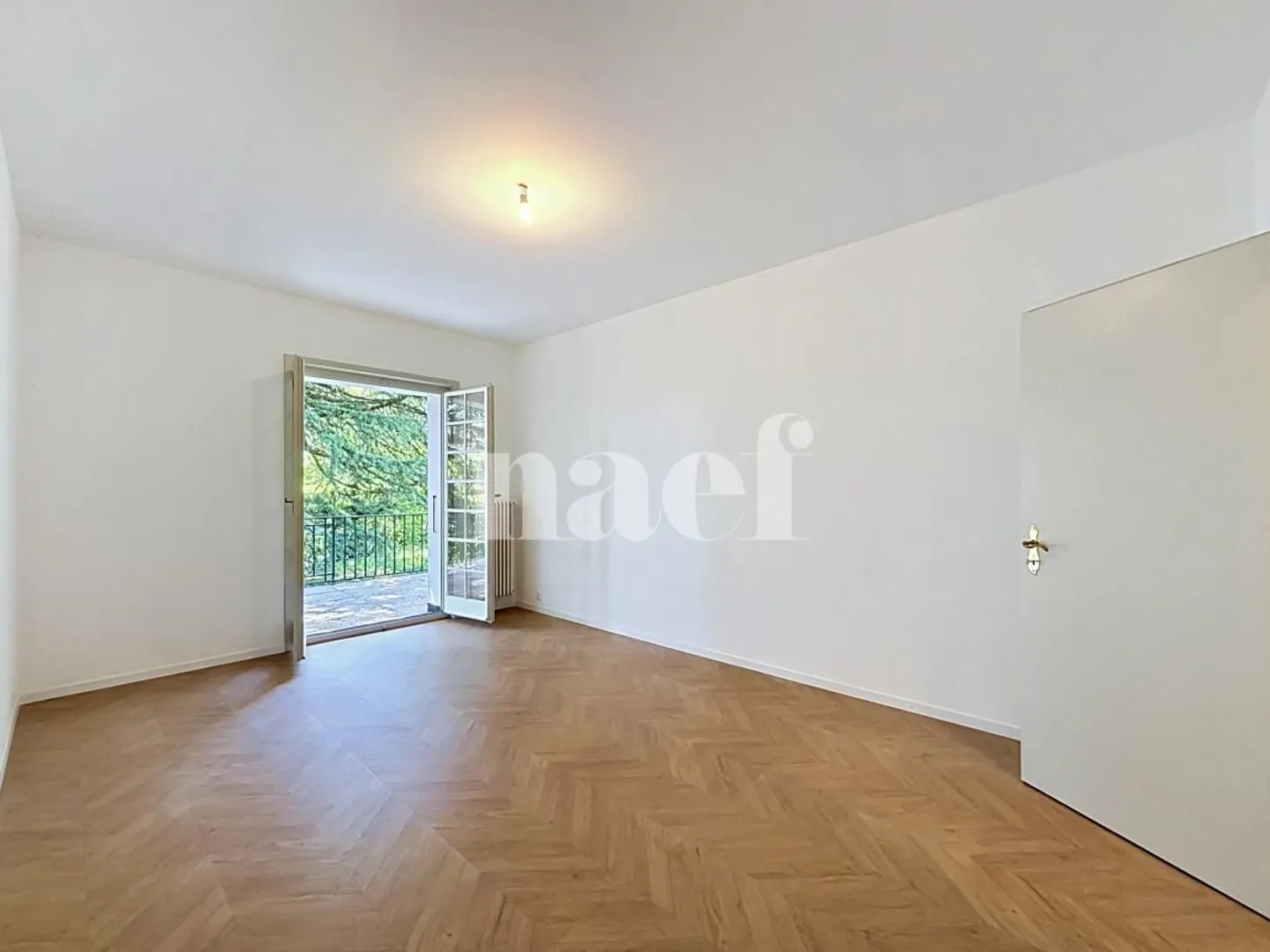 Beautifully Renovated Villa - Photo 6 of 13