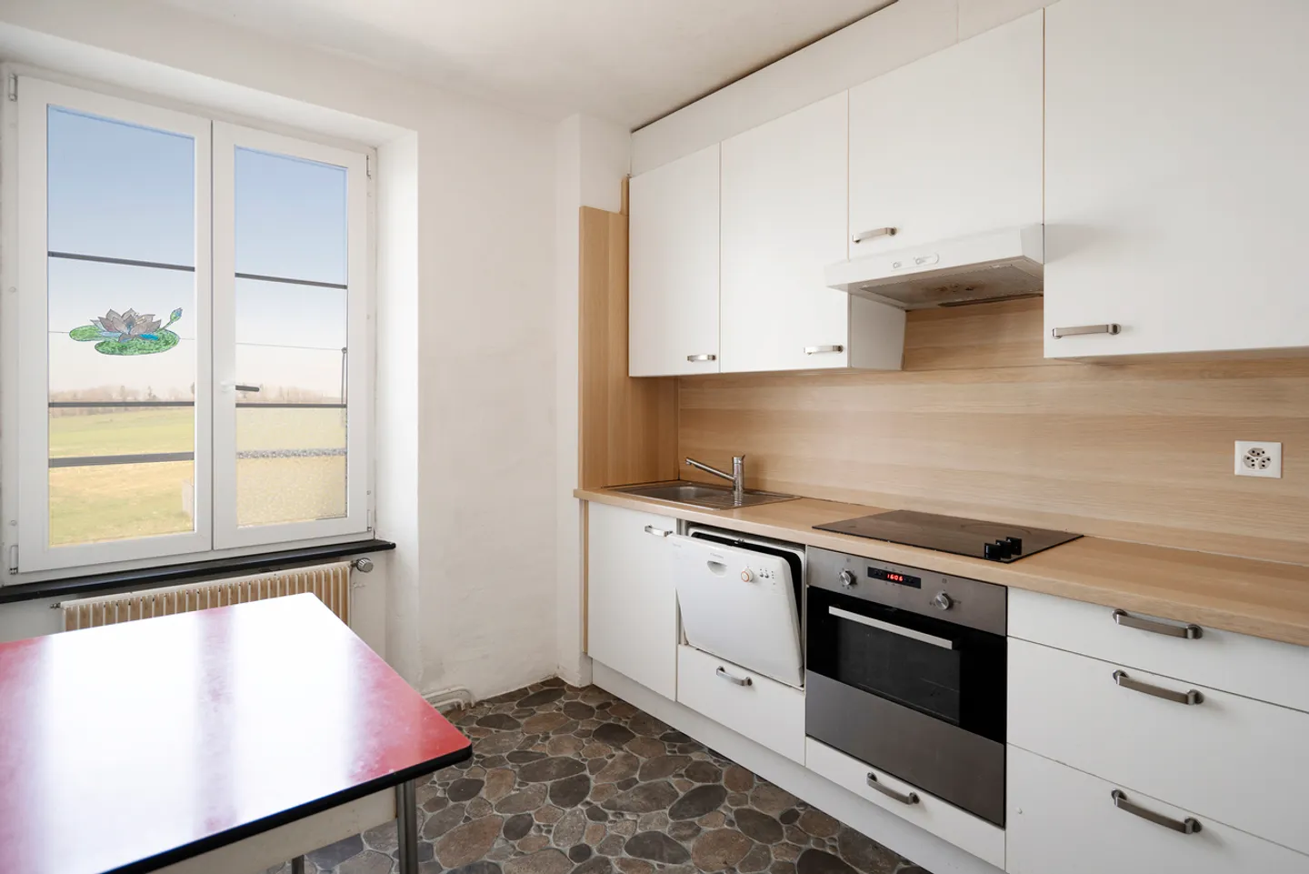 Casa da ristrutturare su grande terreno con garage - Foto 3 di 12