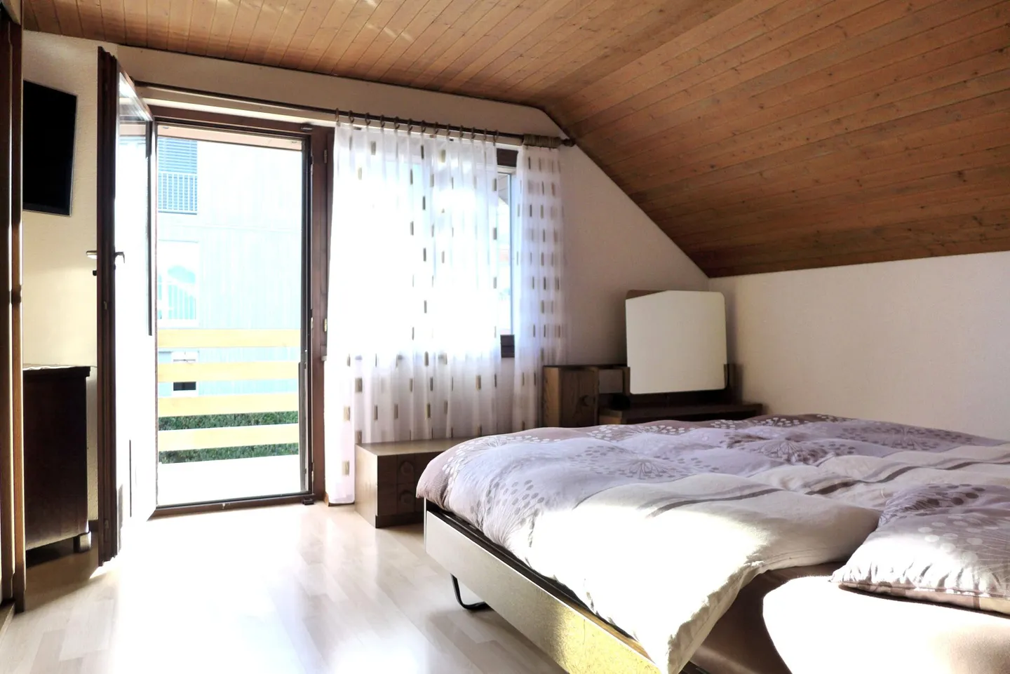 Cozy Single-Family Home with Spacious Garden - Photo 10 of 14