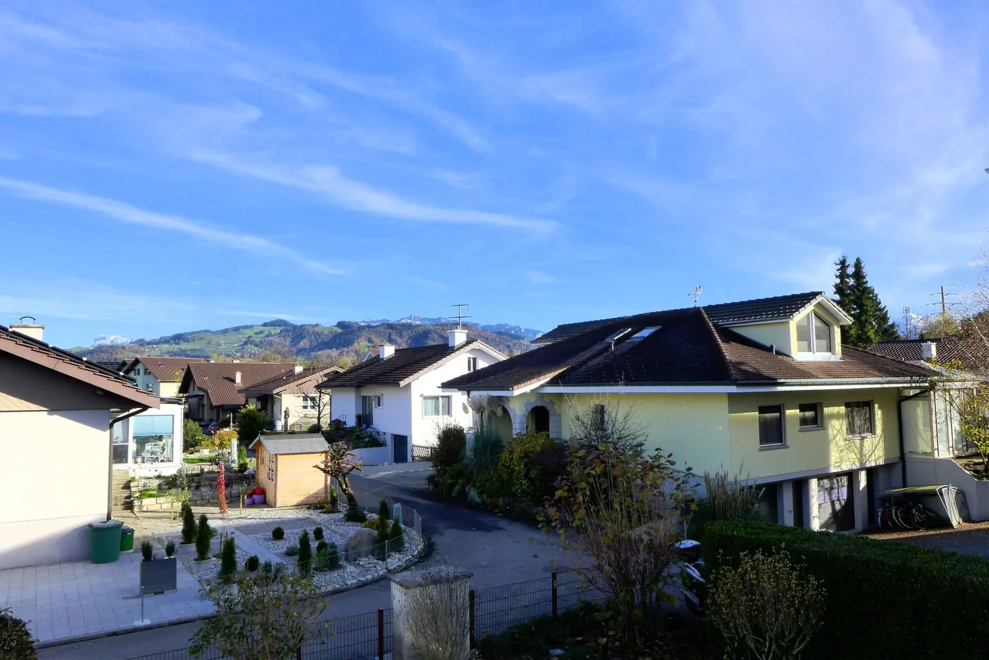 Cozy Single-Family Home with Spacious Garden - Photo 11 of 14
