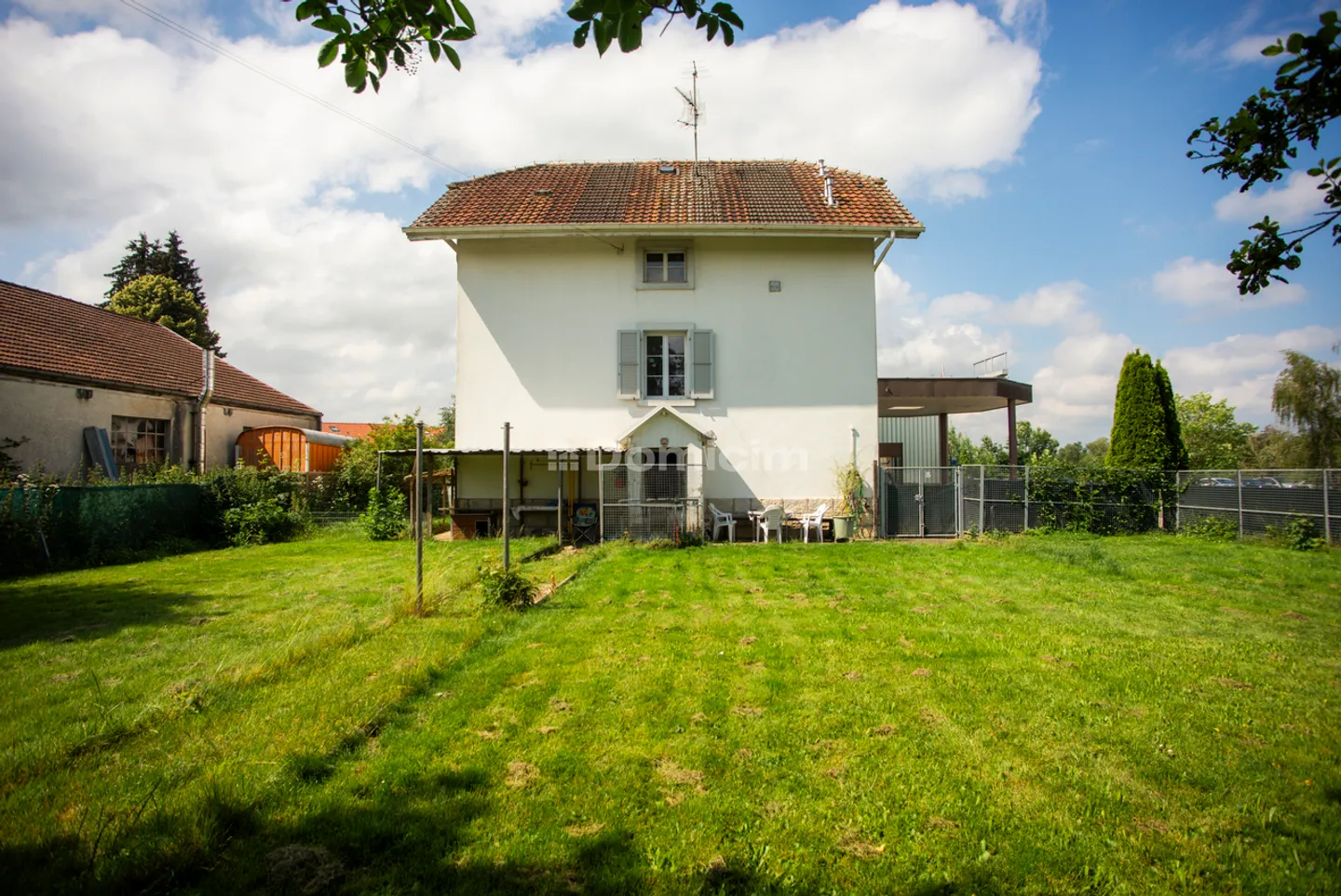 Casa da ristrutturare su grande terreno con garage - Foto 9 di 12