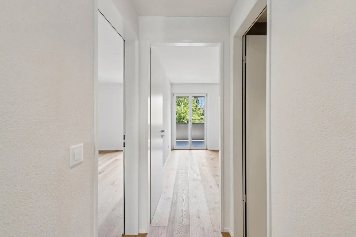 Appartement moderne de 4,5 pièces avec trois balcons couverts - Photo 8 sur 8