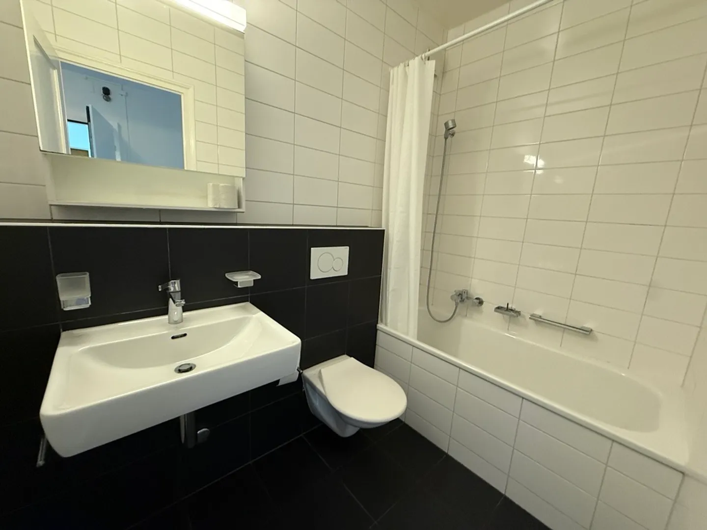 Charmantes Studio ideal gelegen - Foto 2 von 3