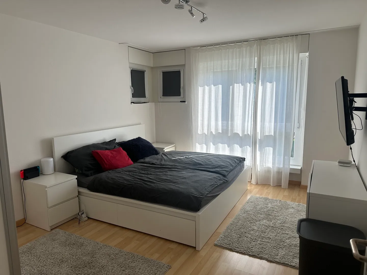 Appartamento moderno con balcone - Foto 2 di 10
