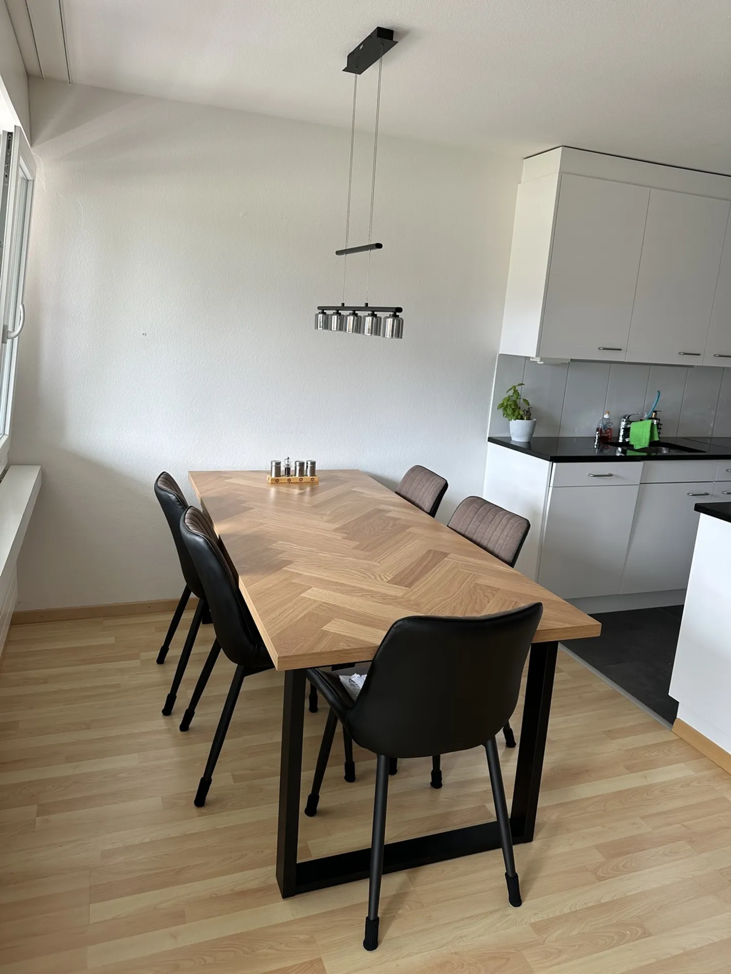 Appartamento moderno con balcone - Foto 6 di 10