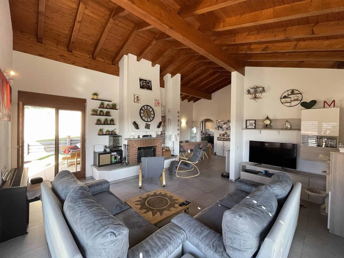 BEAUTIFUL AND SPACIOUS INDEPENDENT HOUSE 5.5 SURROUNDED BY GREENERY - Photo 8 of 13