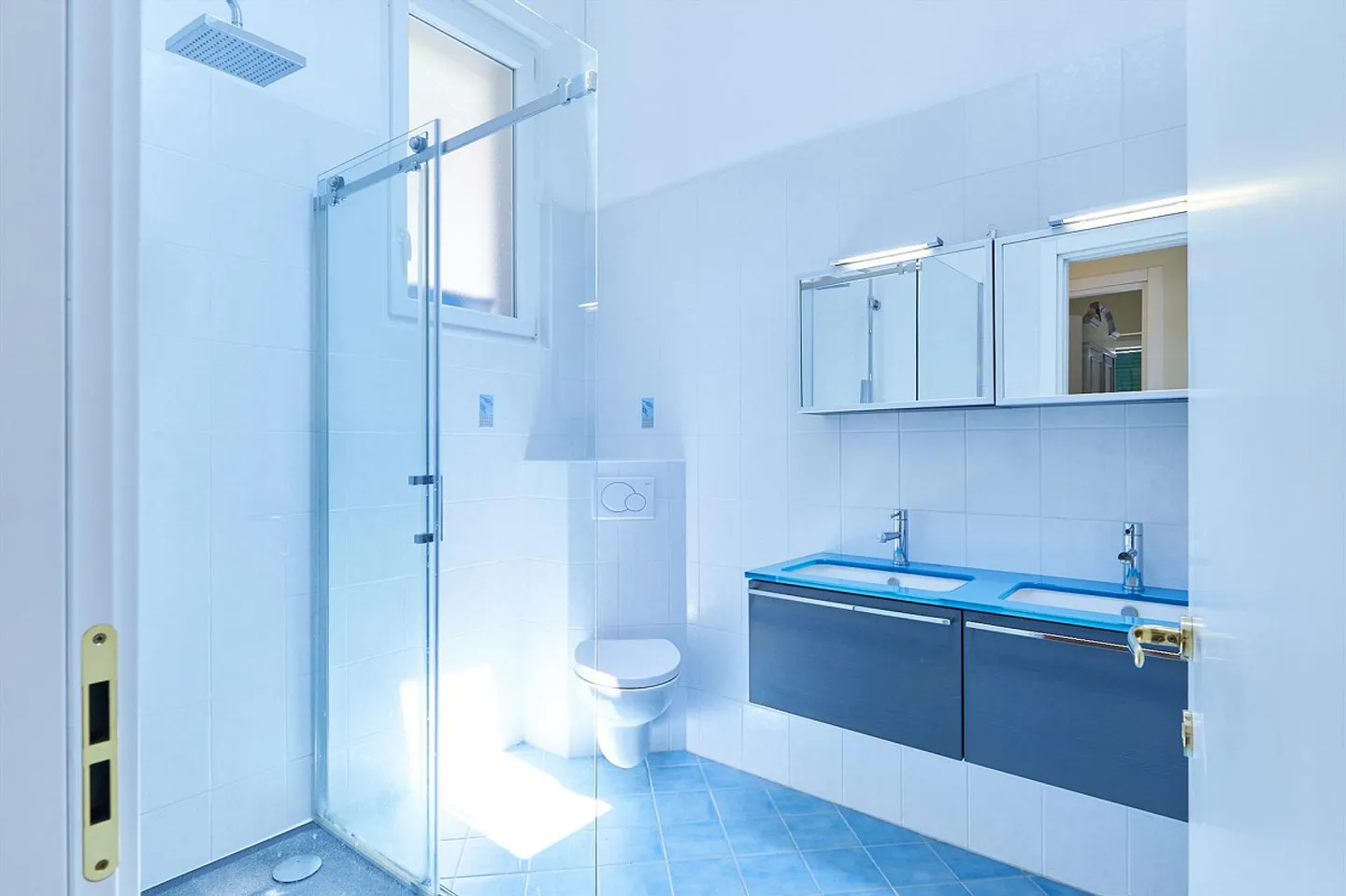 Casa plurifamiliare con tre appartamenti a Melide - Foto 7 von 11