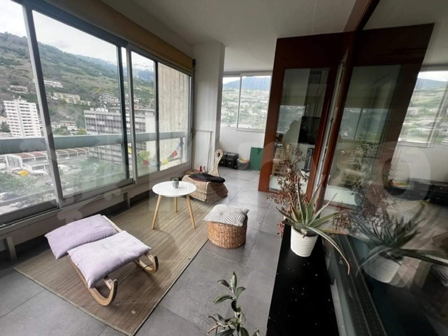 SION - BEAUTIFUL 4.5 ROOM APARTMENT - Photo 2 of 9