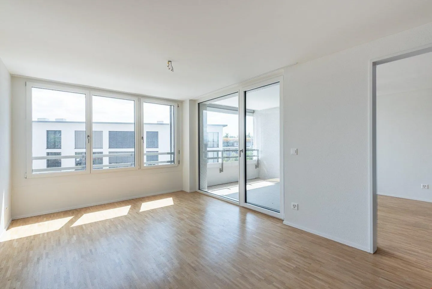 Attractive 2.5-room apartment with modern amenities in Zollikofen - Photo 4 of 8