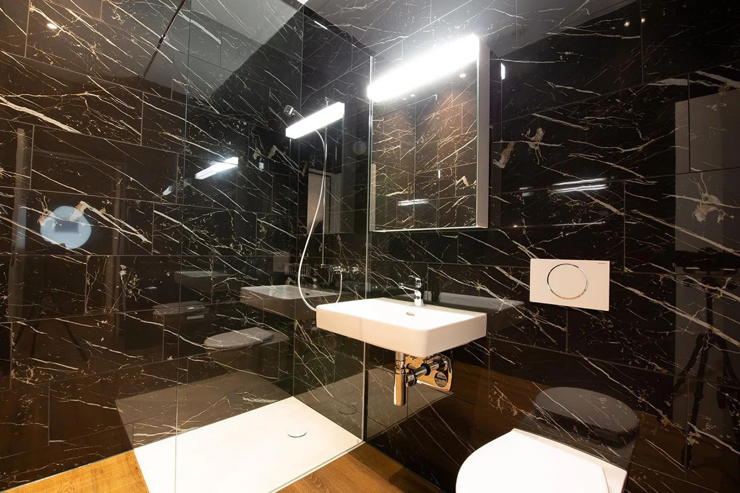 Appartement moderne de 2,5 pièces avec grand balcon et maison intelligente au centre ... - Photo 6 sur 10