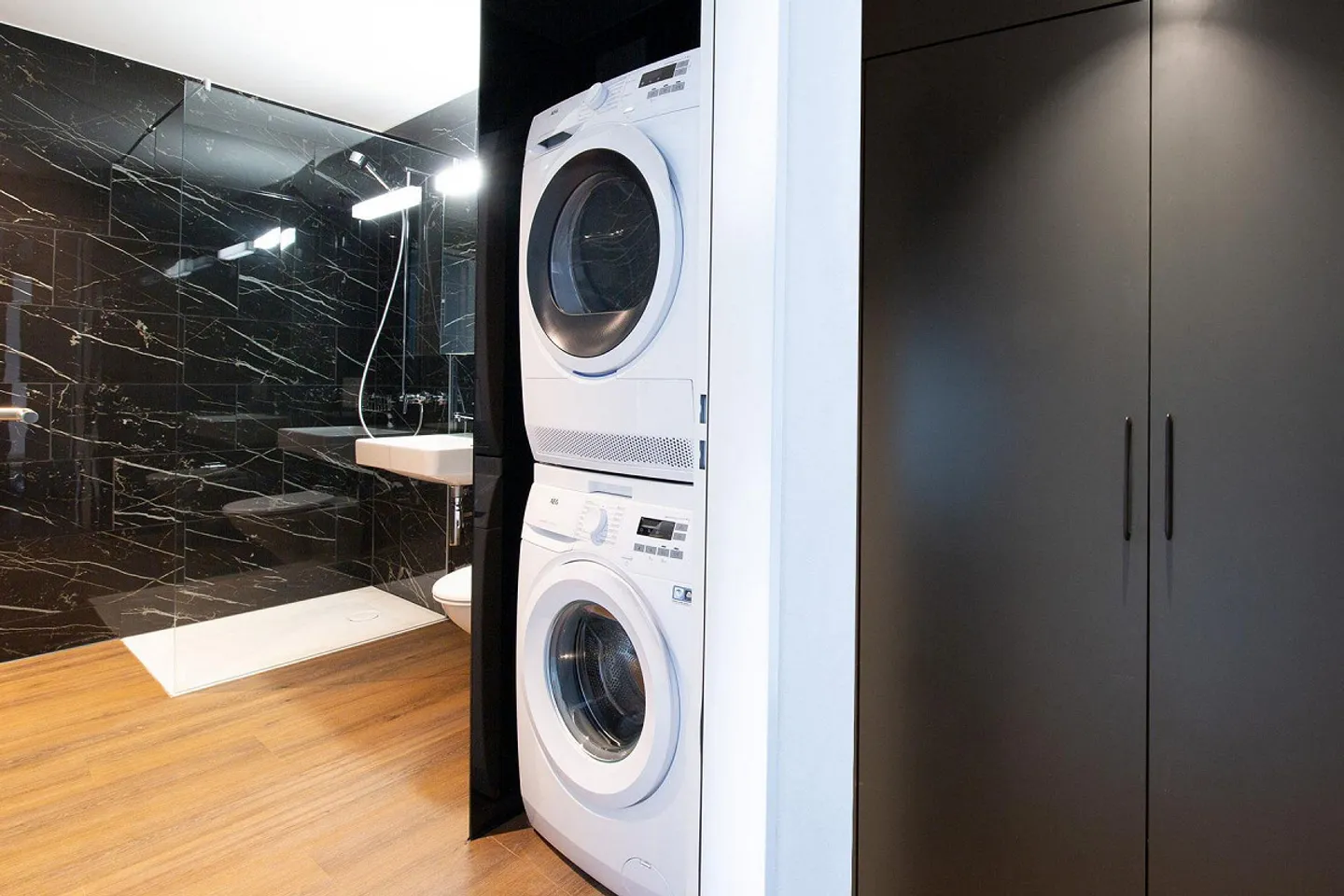 Appartement moderne de 2,5 pièces avec grand balcon et maison intelligente au centre ... - Photo 7 sur 10