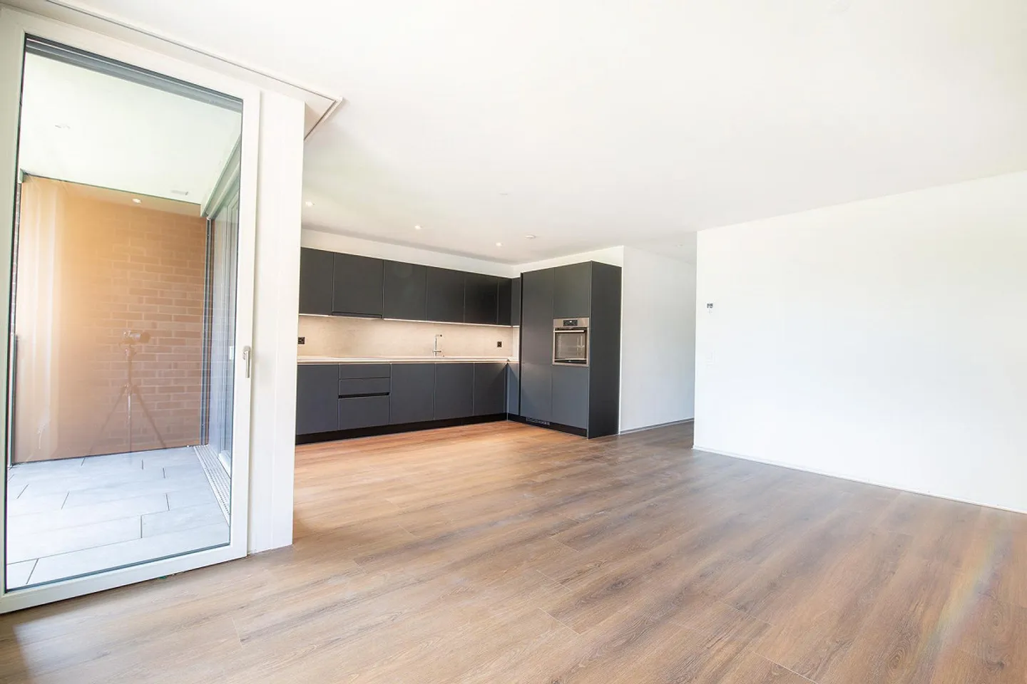 Appartement moderne de 2,5 pièces avec grand balcon et maison intelligente au centre ... - Photo 8 sur 10