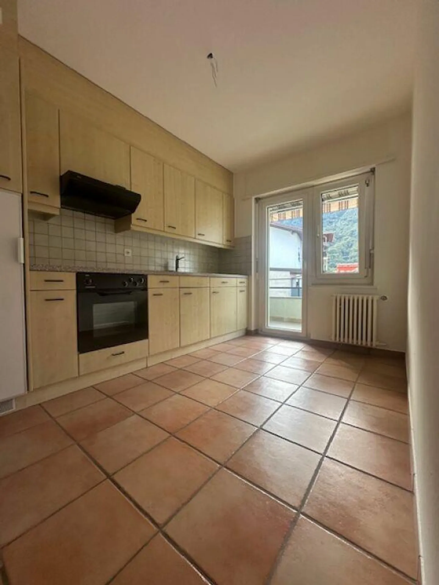 We are selling a spacious 3.5-room apartment on the ground floor - Photo 1 of 11