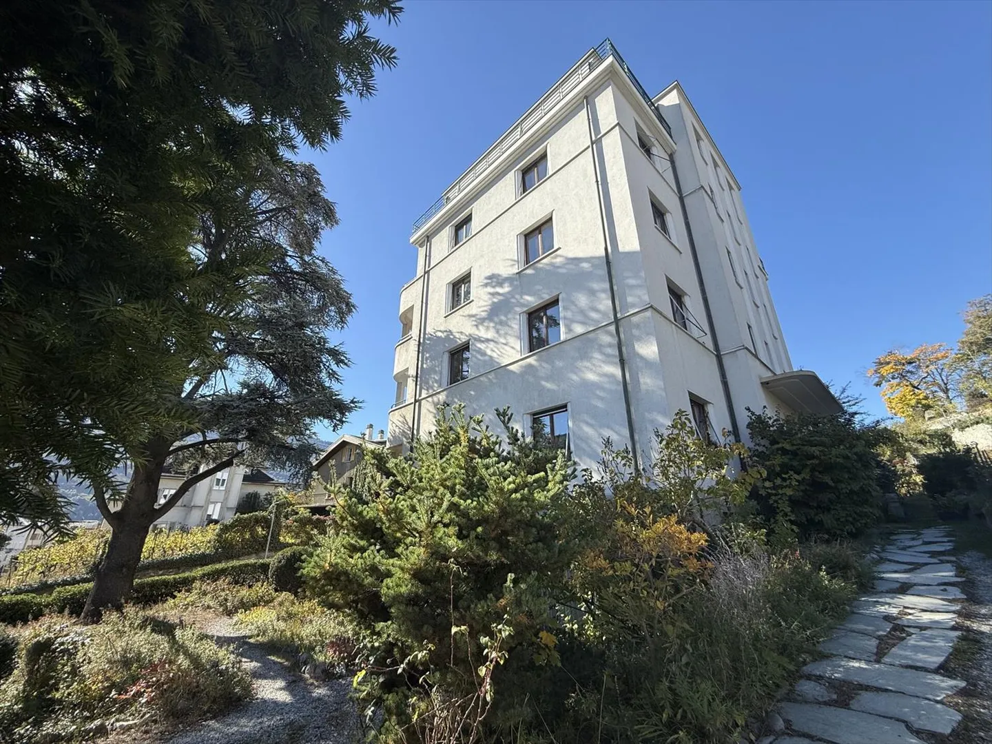 Spacieux 5œ pièces avec vue sur les châteaux - Photo 8 of 8