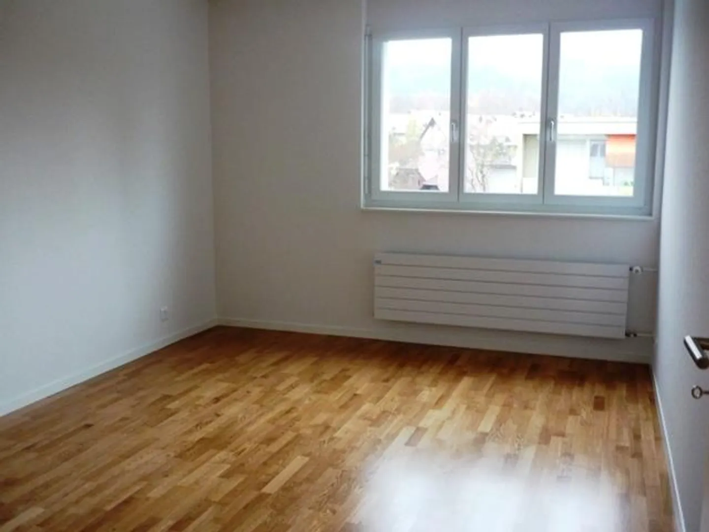 Appartamento in Affitto Vicino alla Città nel Verde - Foto 4 di 5