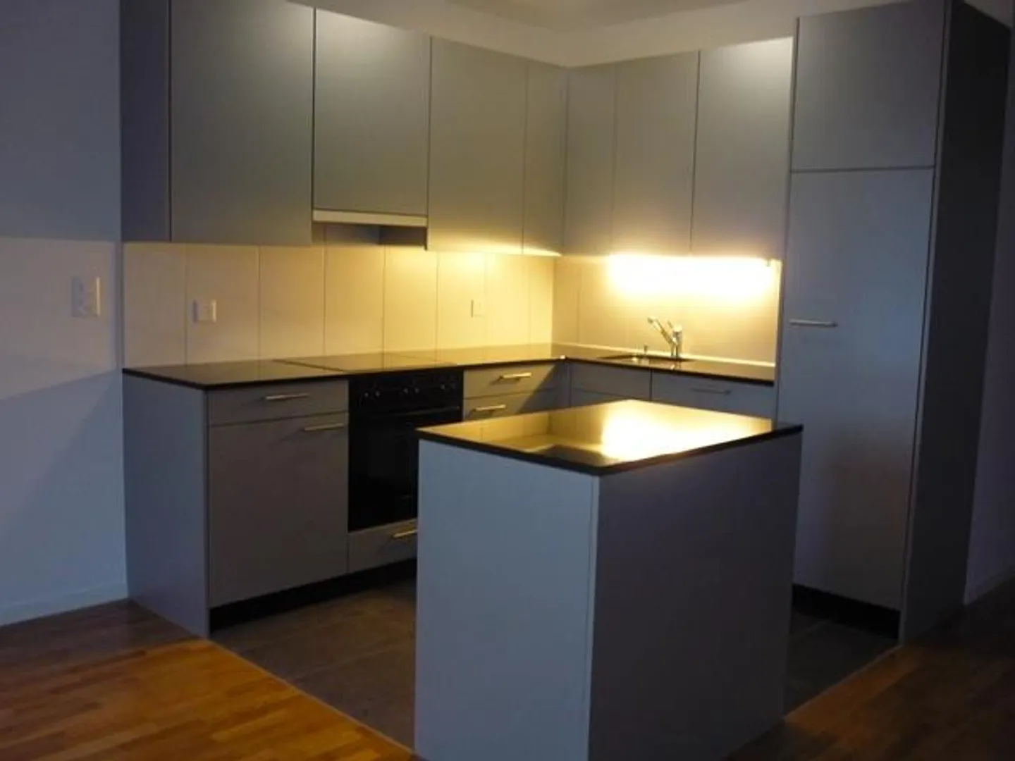 Appartamento in Affitto Vicino alla Città nel Verde - Foto 2 di 5