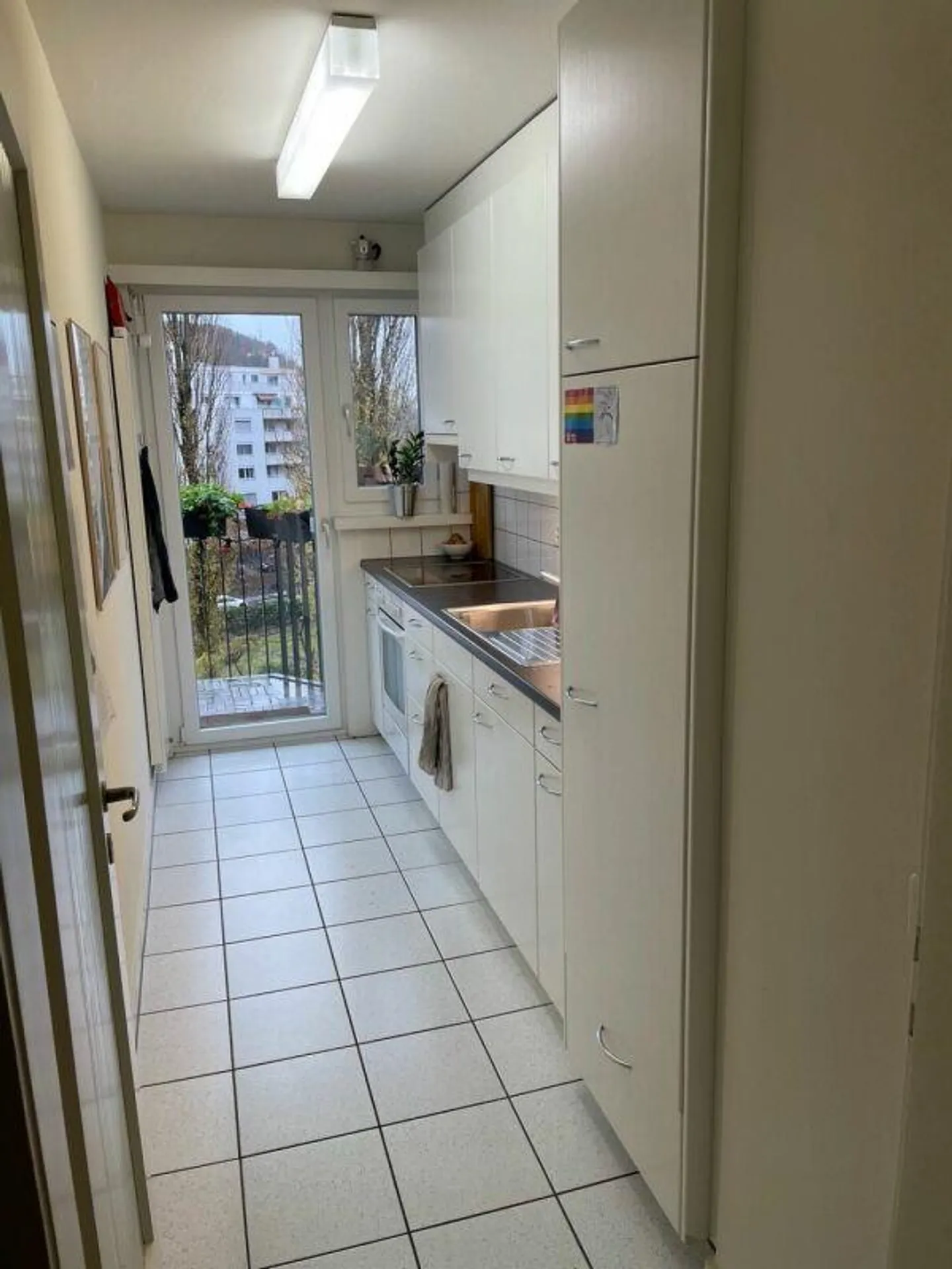 Cozy 2-room city apartment with balcony in the courtyard - Photo 2 of 7