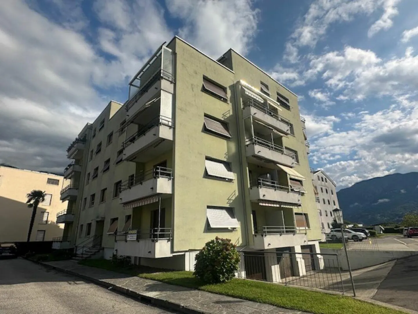 We are selling a spacious 3.5-room apartment on the ground floor - Photo 11 of 11