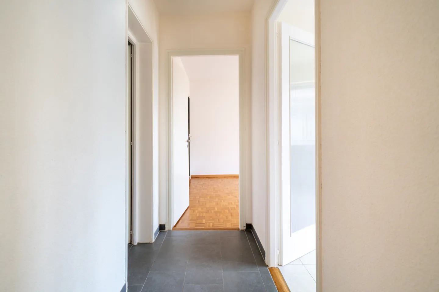 Appartement Charmant avec Balcon - Photo 3 sur 8