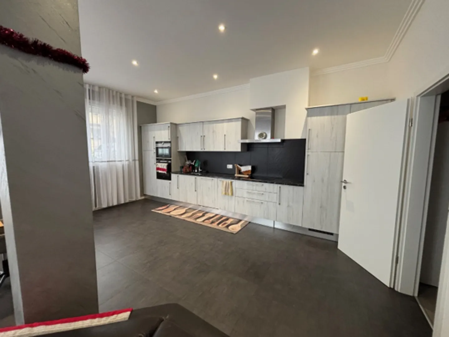 Magnificent 4.5-room apartment on the ground floor - Photo 2 of 9