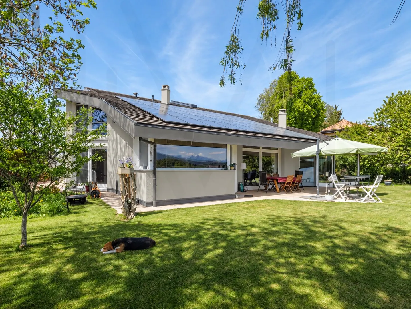 Wunderschönes modulares Architektenhaus, entworfen für eine oder zwei unabhängige Wohnungen. - Foto 2 von 19
