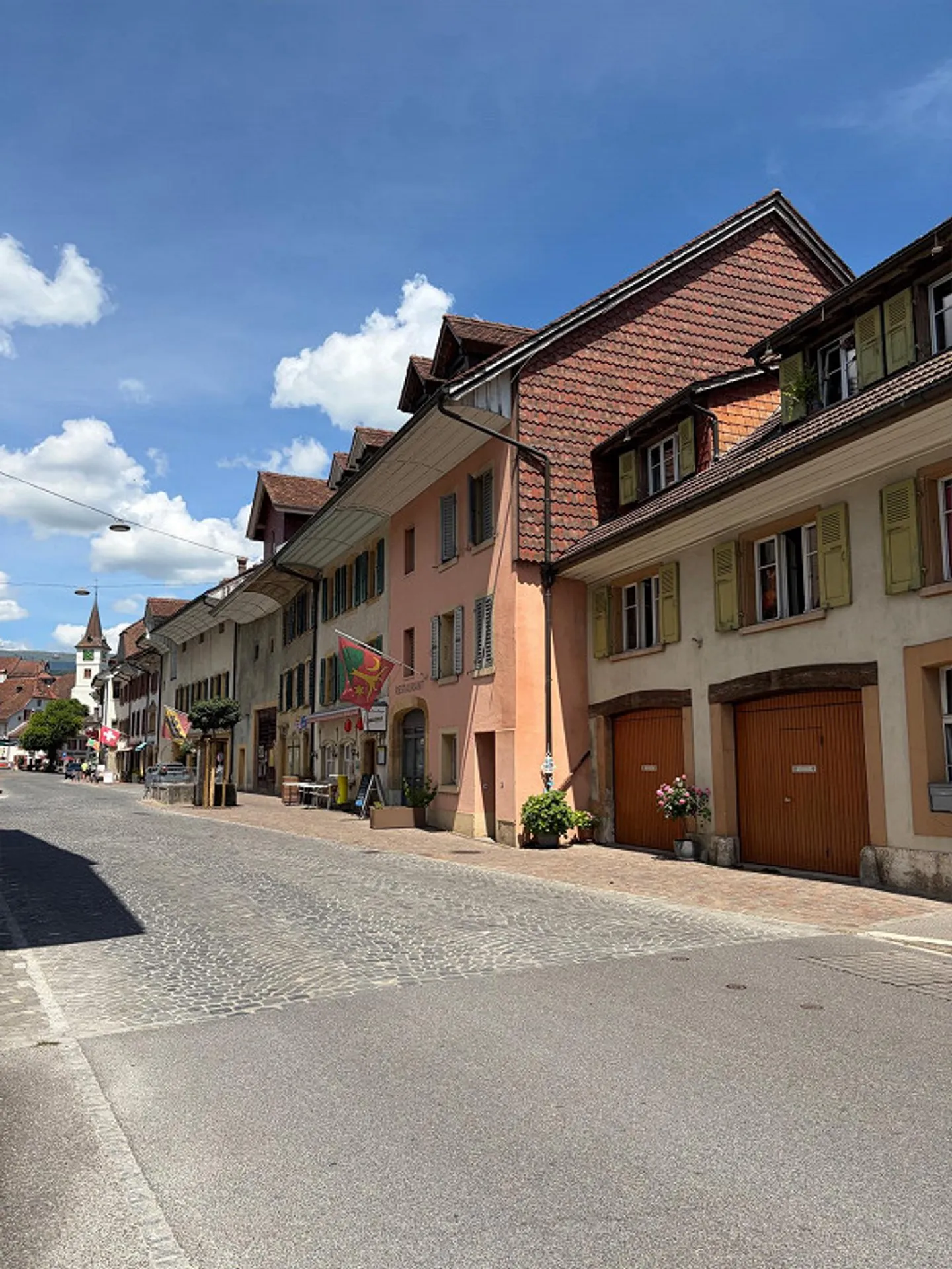 Appartement spacieux de 3½ pièces au cœur d'Erlach - Photo 1 sur 10