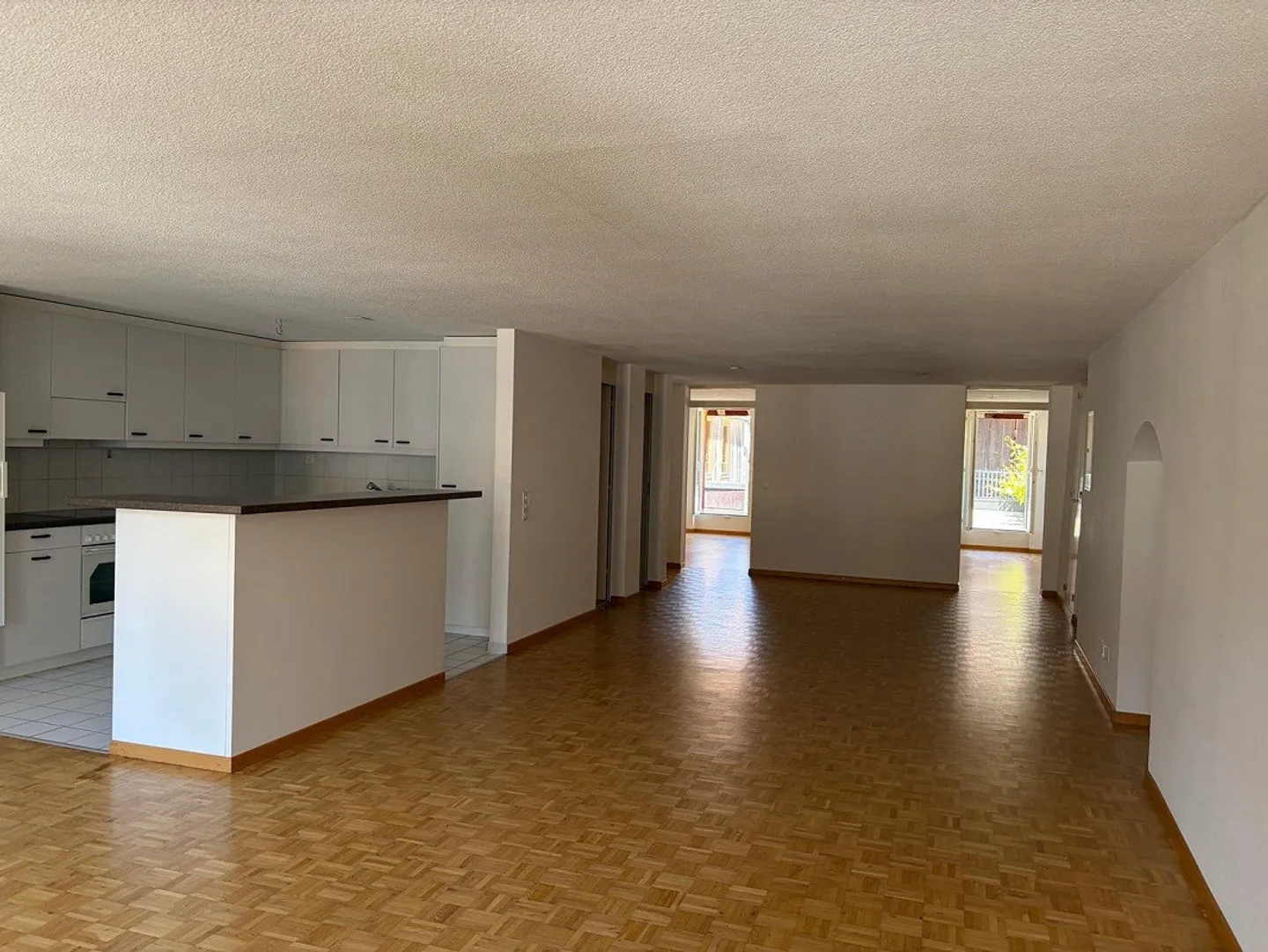 Appartement spacieux de 3½ pièces au cœur d'Erlach - Photo 3 sur 10