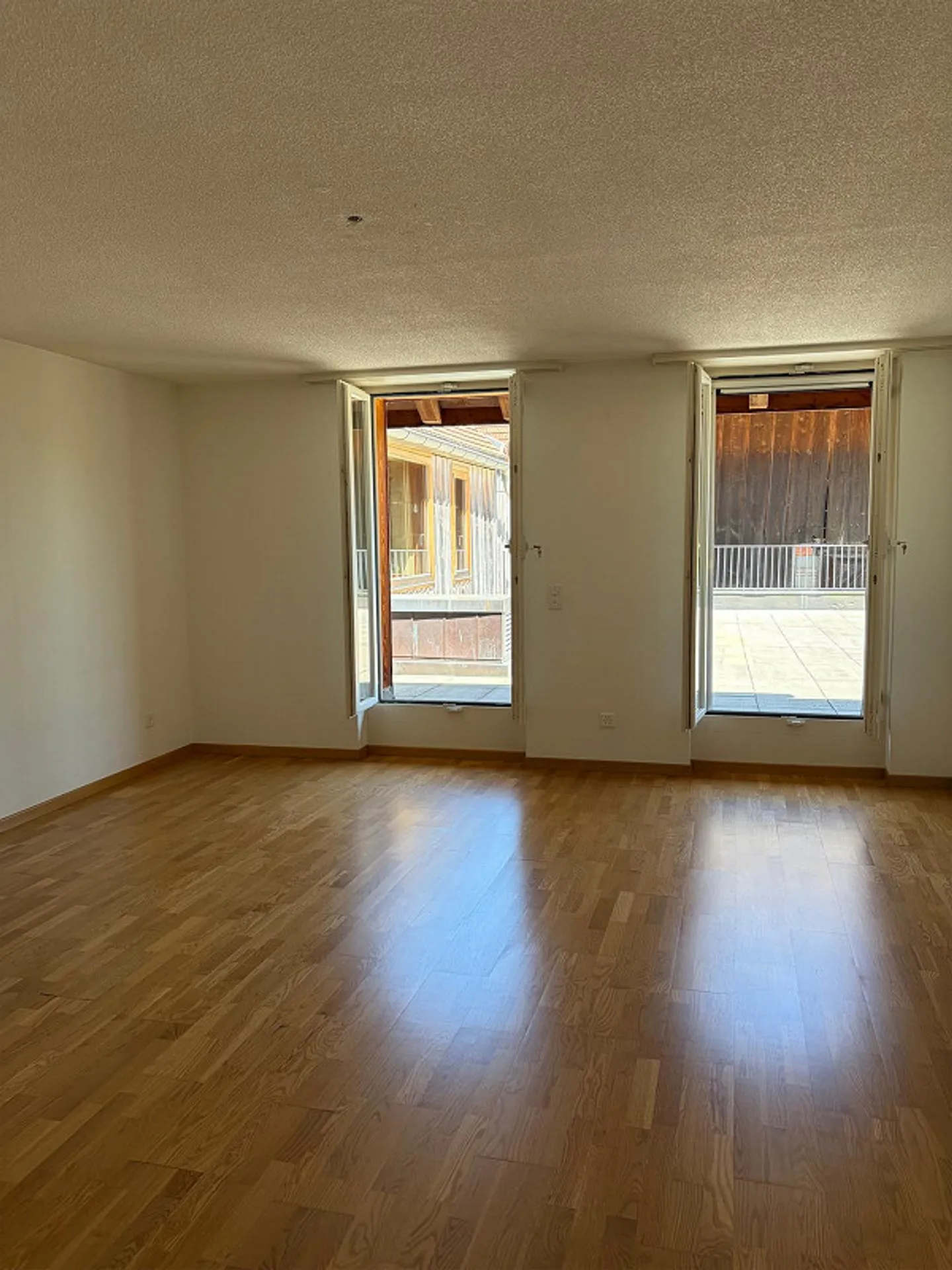 Appartement spacieux de 3½ pièces au cœur d'Erlach - Photo 4 sur 10