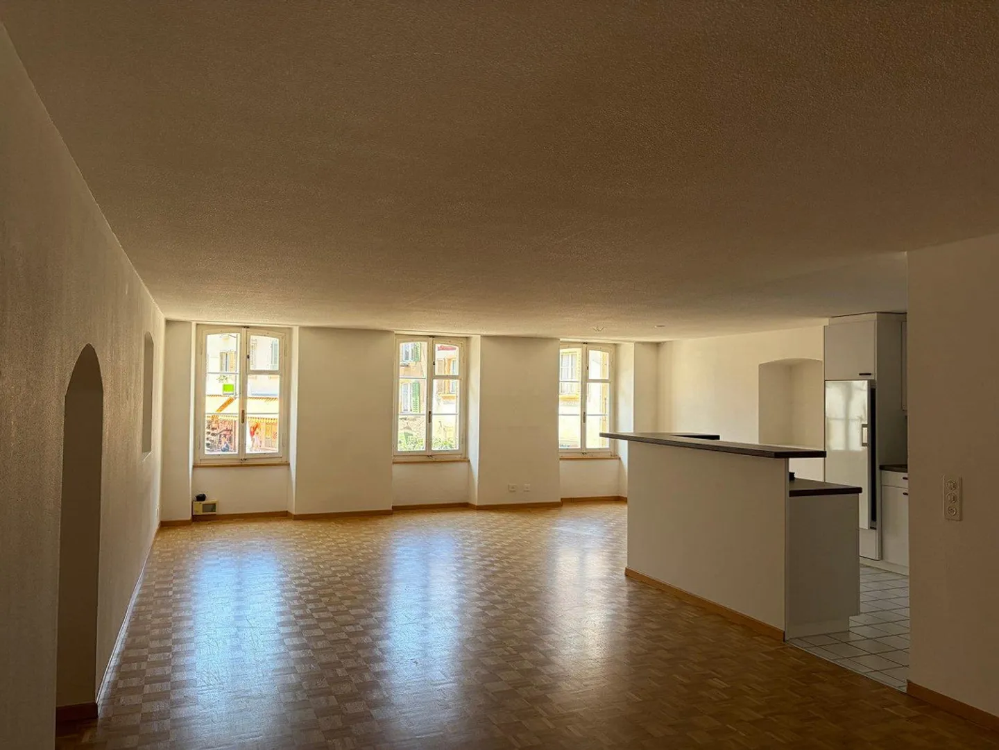 Appartement spacieux de 3½ pièces au cœur d'Erlach - Photo 2 sur 10