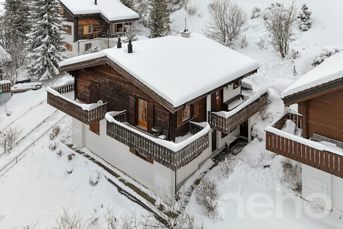 Chalet mit Direktem Pistenzugang - Foto 1 von 12