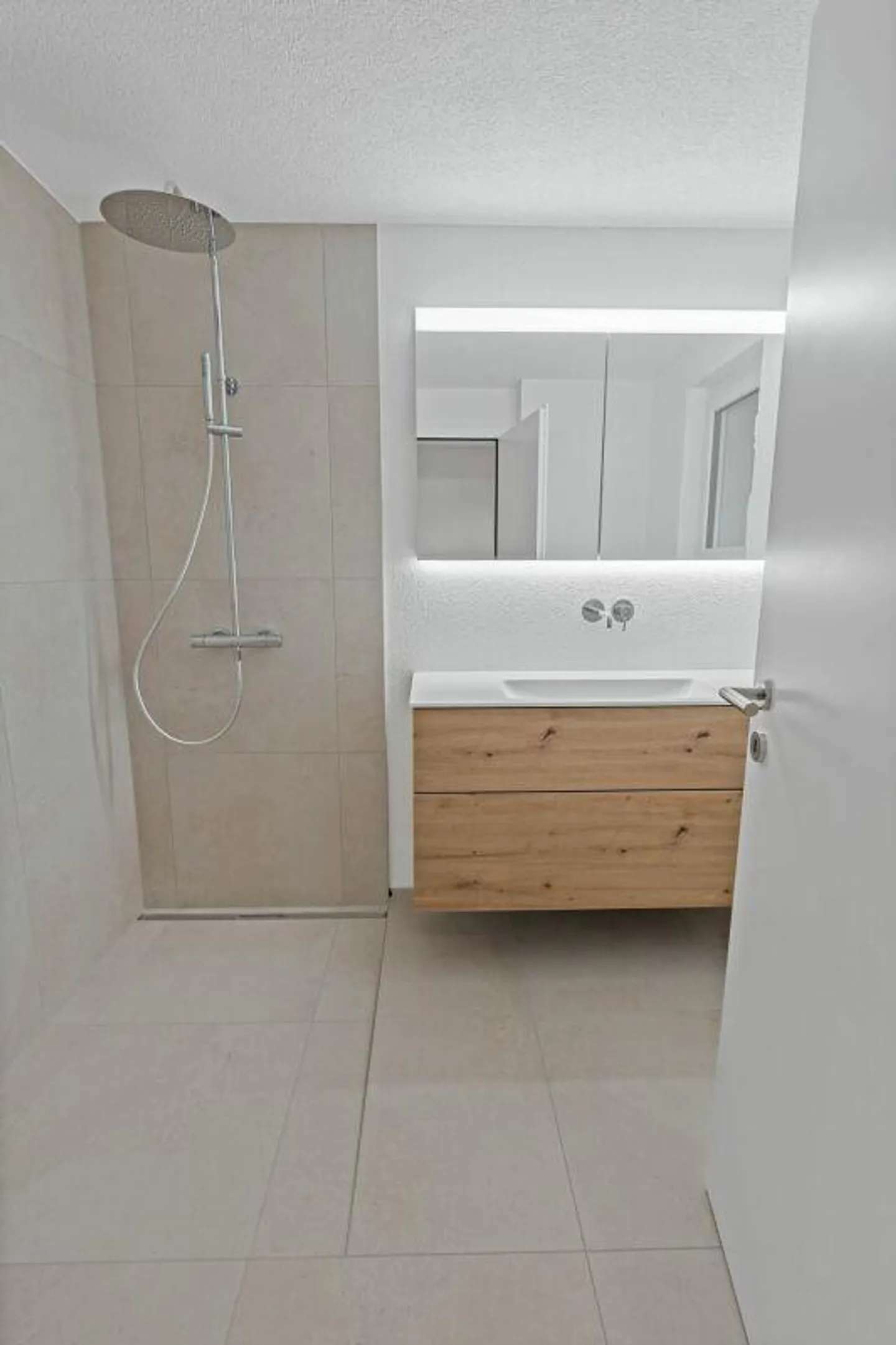 Maison jumelée dans un emplacement calme et ensoleillé à Widnau - entièrement rénovée - Photo 8 sur 20