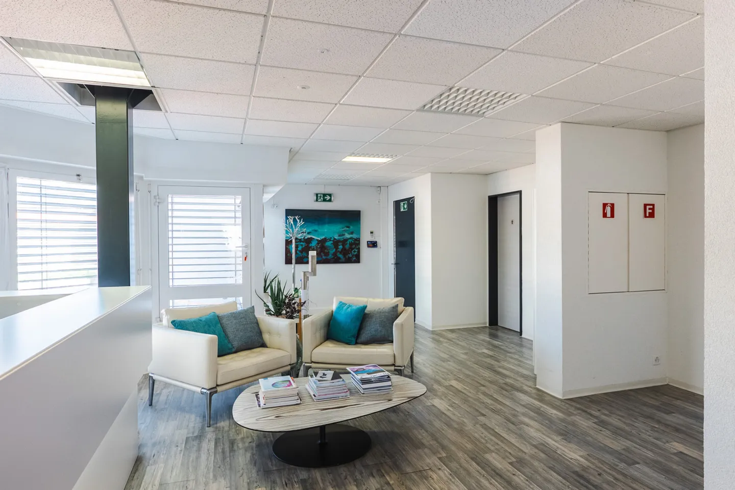 397m² Office - Ideally Located in Gland - Photo 3 of 10