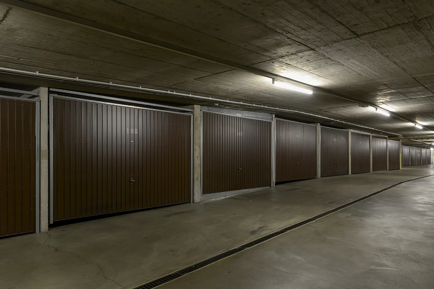 Box de Garage Intérieur Individuel - Photo 5 sur 5