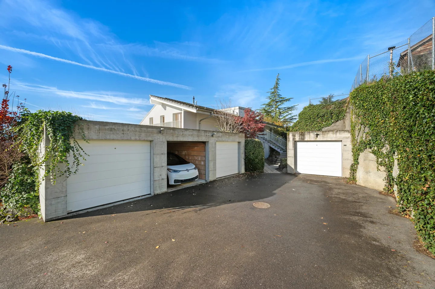 Villa mit zwei Wohnungen, Aufzug und Seeblick - Foto 12 von 14