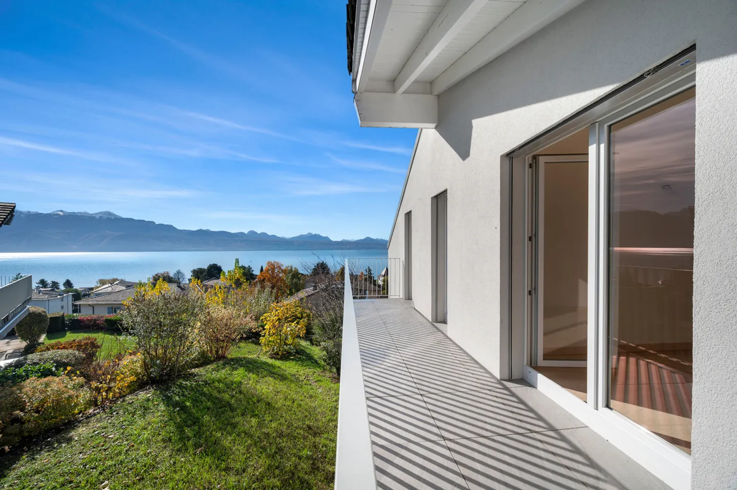 Villa mit zwei Wohnungen, Aufzug und Seeblick - Foto 13 von 14