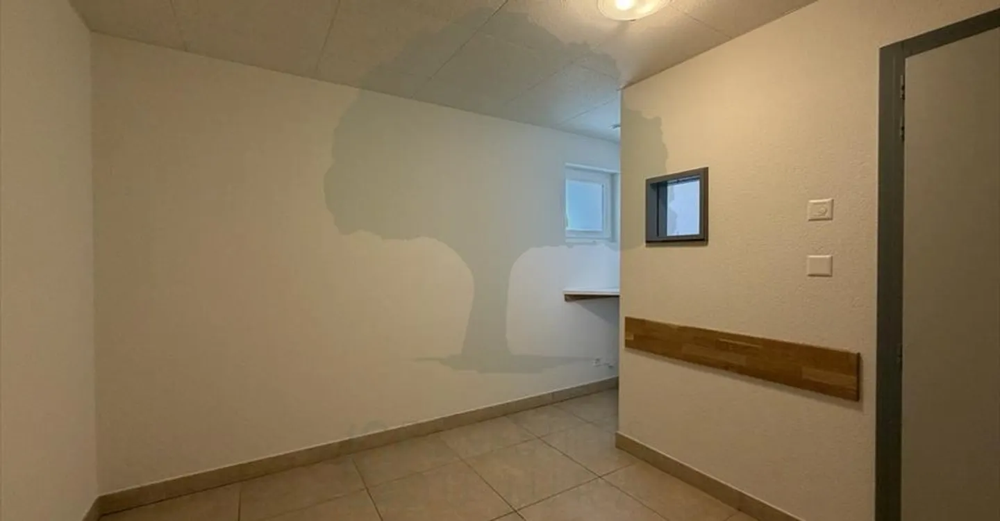 176 m² Fläche im Erdgeschoss - Courfaivre Potenzialwohnung - Foto 10 von 11