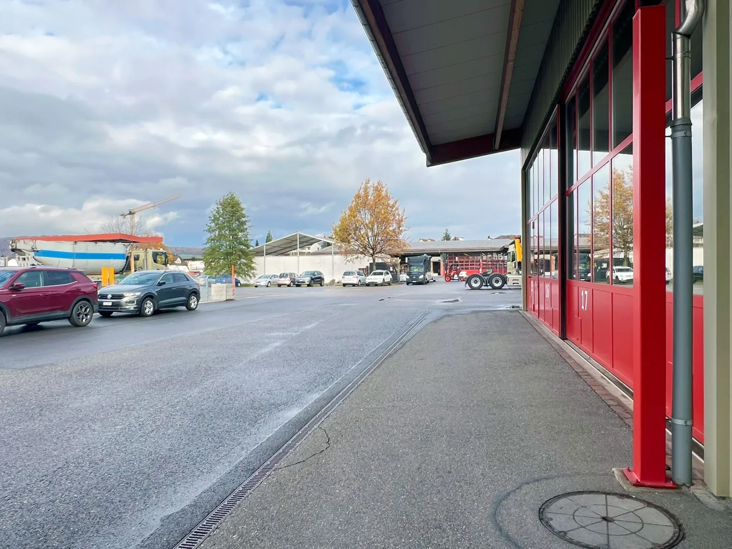 À louer : Hall de stockage et de stationnement - Photo 6 sur 8