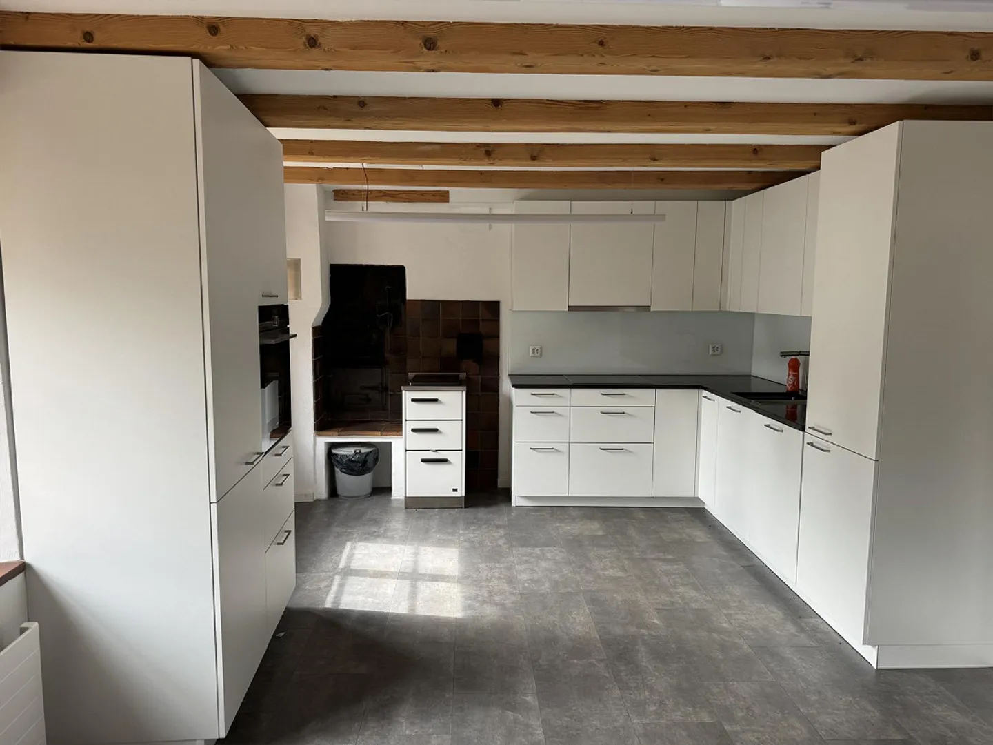 Casa con 5 stanze e giardino nel centro del villaggio di Hallau. Con molte stanze accessorie - Foto 3 di 15