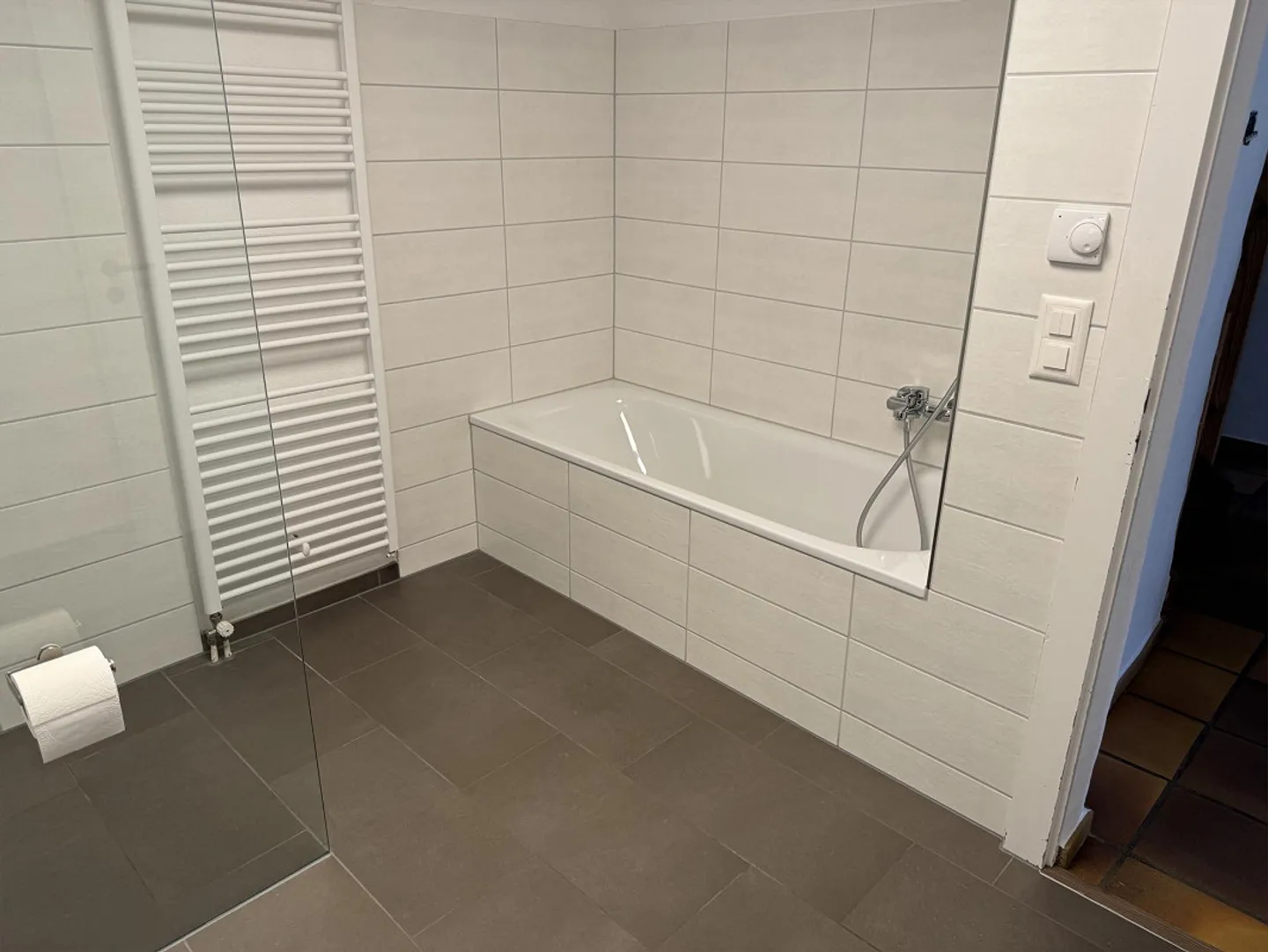 Casa con 5 stanze e giardino nel centro del villaggio di Hallau. Con molte stanze accessorie - Foto 6 di 15