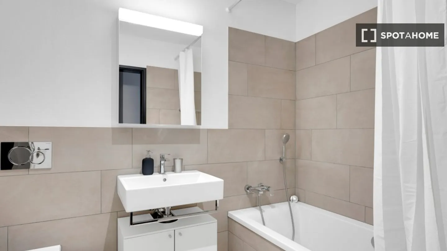 Discover, visit, and rent your new home online with complete confidence. - Photo 9 of 18