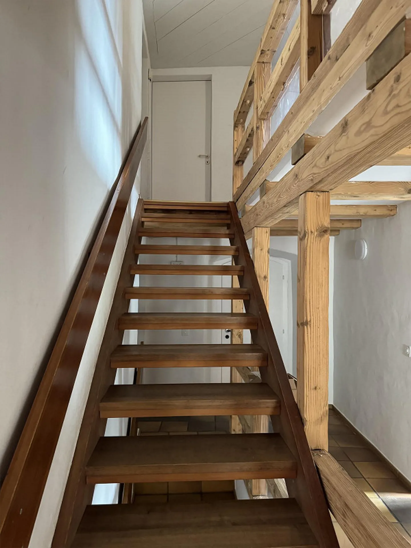 Casa con 5 stanze e giardino nel centro del villaggio di Hallau. Con molte stanze accessorie - Foto 7 di 15