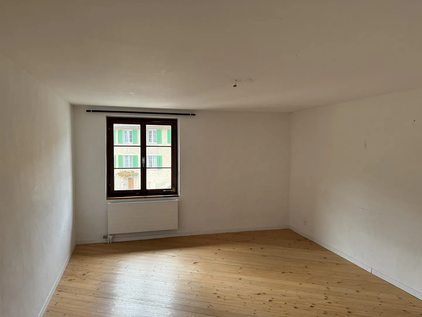 Casa con 5 stanze e giardino nel centro del villaggio di Hallau. Con molte stanze accessorie - Foto 10 di 15