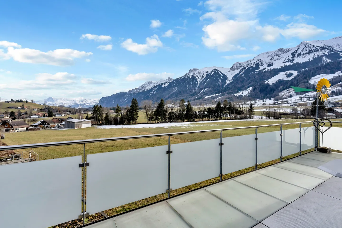 Appartamento attico 4.5 stanze in standard di proprietà con vista libera - Foto 1 di 13