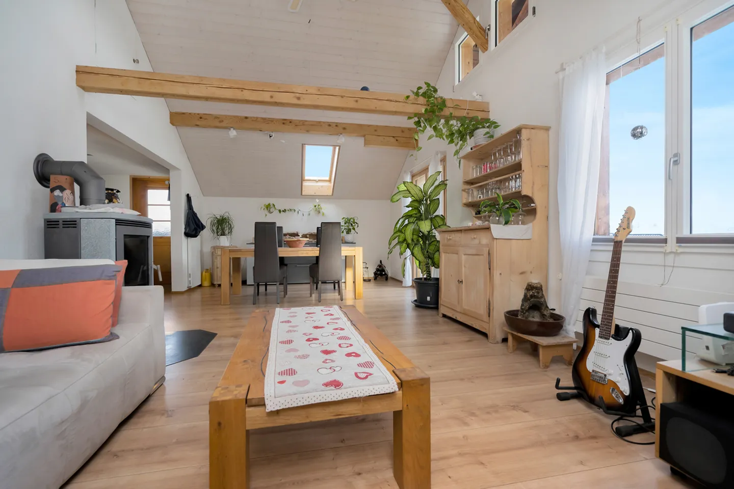 Appartamento attico 4.5 stanze in standard di proprietà con vista libera - Foto 3 di 13