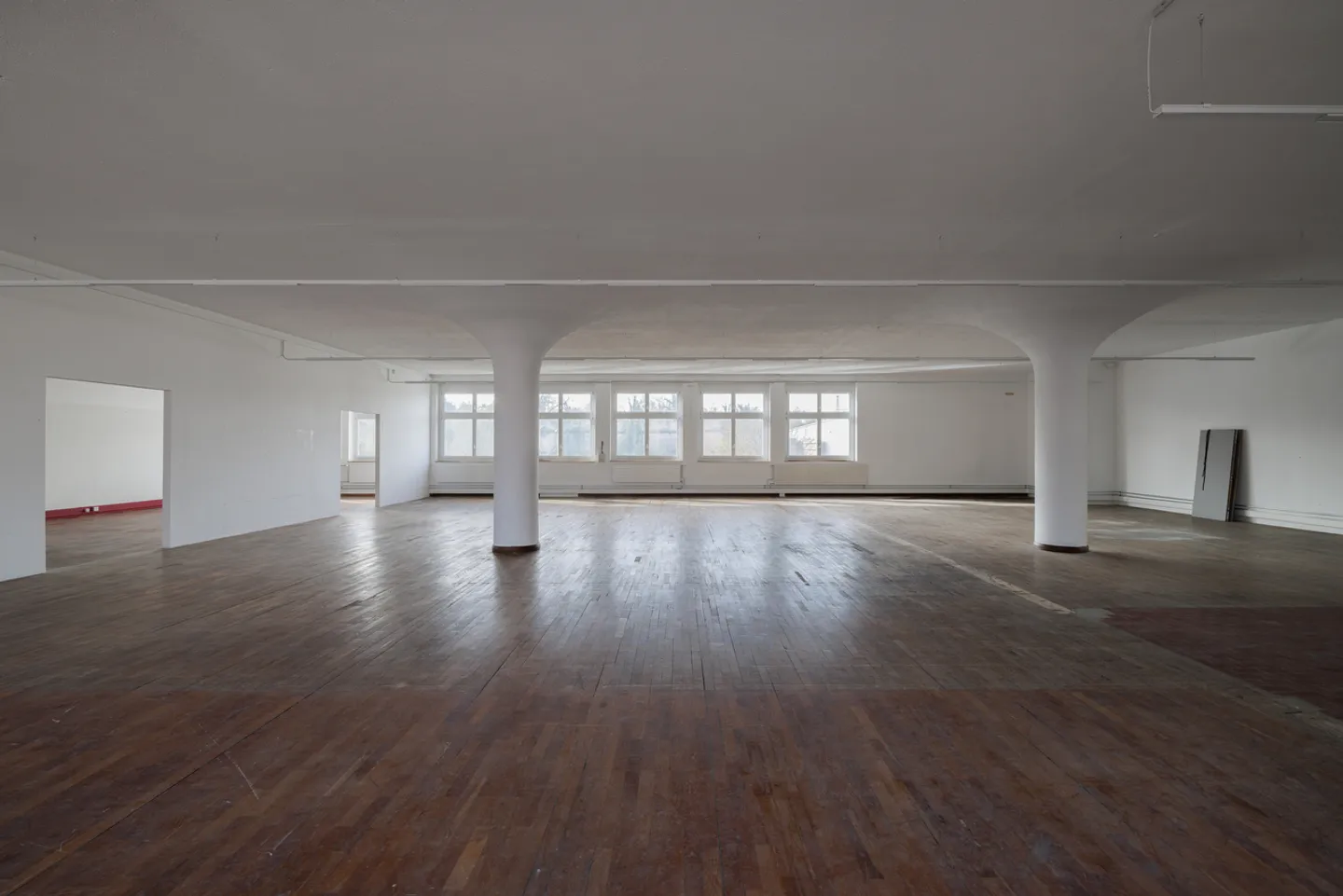 Commercial space with charm and versatile possibilities - Photo 4 of 13