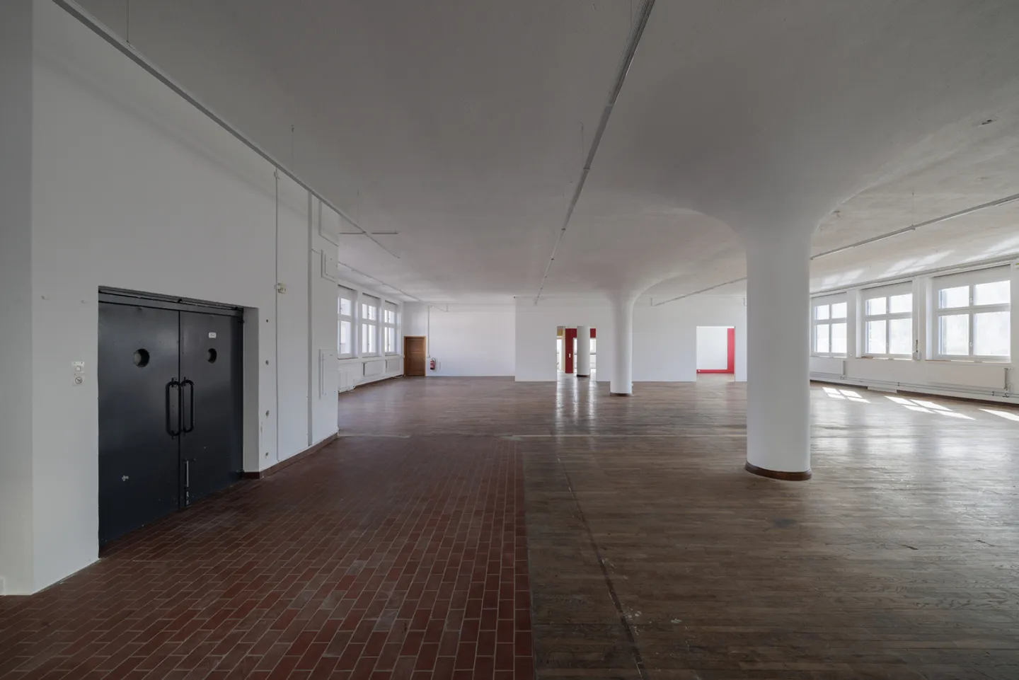Commercial space with charm and versatile possibilities - Photo 9 of 13