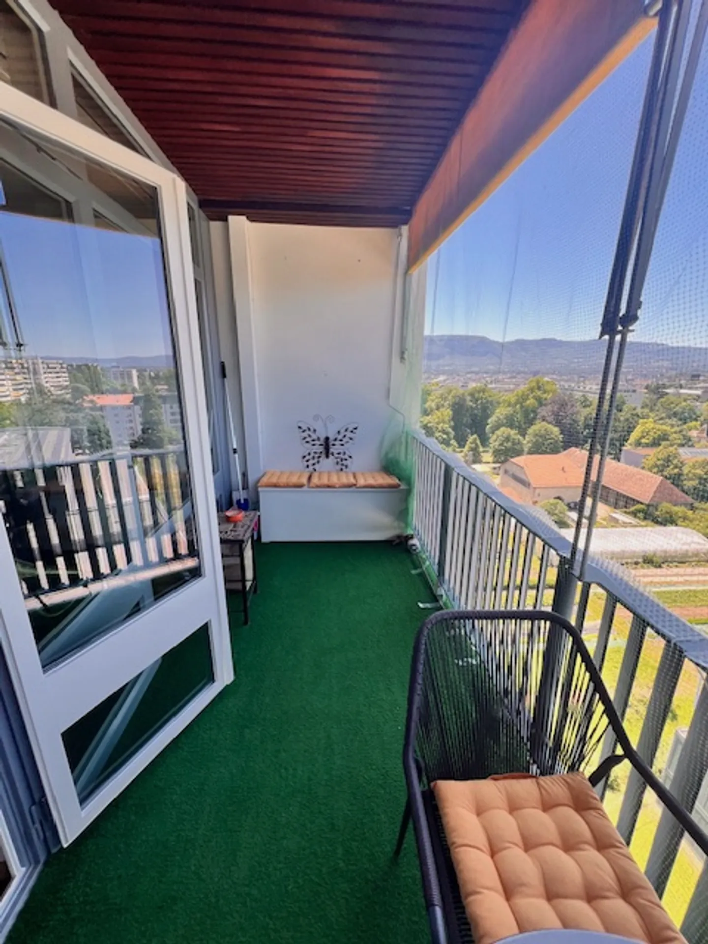 Very nice apartment with lake view in barter payment in Geneva - Photo 8 of 13