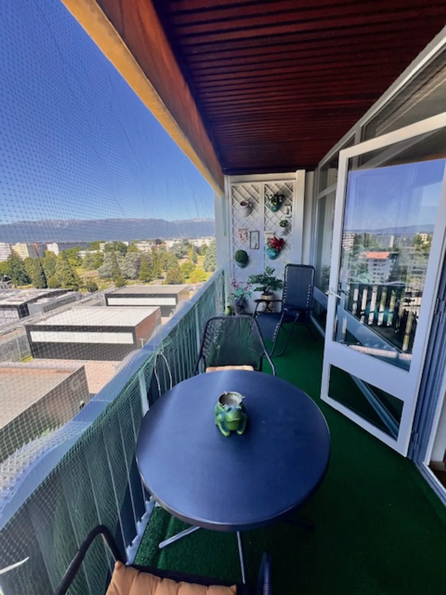 Very nice apartment with lake view in barter payment in Geneva - Photo 9 of 13